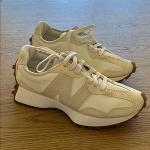 New Balance 327 linen w/ sea salt color